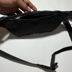 Black Levi’s bag belt/side bag small